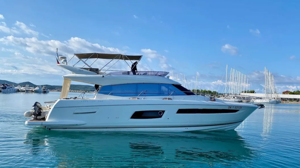 Prestige Yacht Charter l Sunset Cruise Cannes l Liven Up Monaco