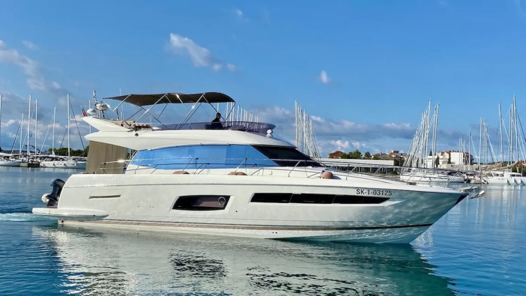 Prestige Yacht Charter l Sunset Cruise Cannes l Liven Up Monaco